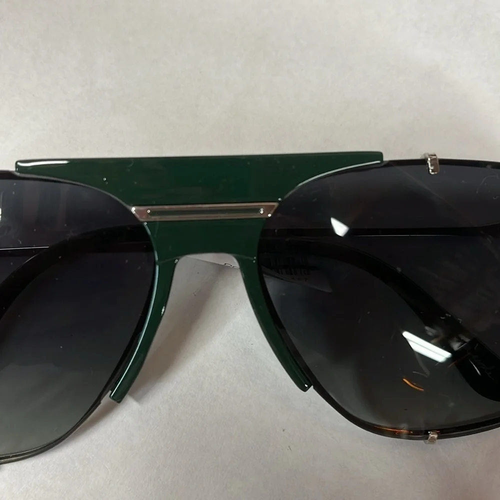 Free people Dylan Stylish “Green “Aviator Sunglasses